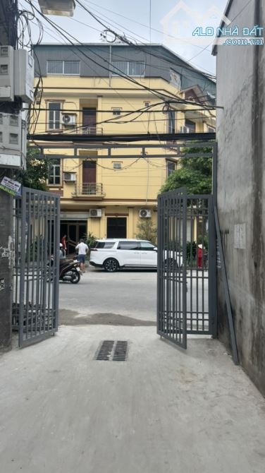 🏡PHÂN LÔ-THỊNH LIỆT-Ô TÔ ĐỖ CỬA-20M RA PHỐ-NHỈNH 8 TỶ - 4