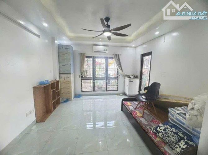 NHÀ TRẦN CUNG - NGAY MẶT PHỐ - Ô TÔ ĐỖ CỬA -  37/45T2M2, 5 TẦNG, MT 4,3M - 7,9 TỶ - 4