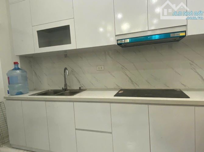 Cho thuê nhà 5 tầng nội thất đầy đủ phố Đội Cấn, Ba Đình. Giá: 14tr - 4