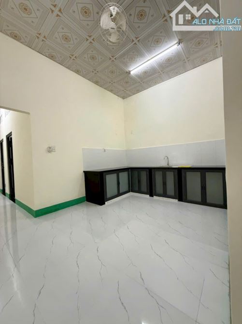 Bán nhà cấp 4 đẹp 124m2 gần chợ, trường học P. Tân An, giá 2 tỷ 300 - 4