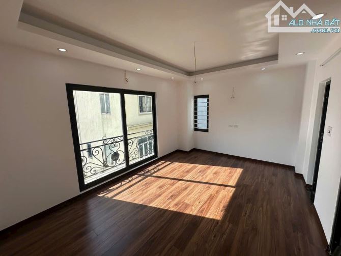 BÁN NHÀ CỰ KHỐI LONG BIÊN 5.2 TỶ 38m 5 TẦNG MT 5m Ô TÔ NGÕ THÔNG KINH DOANH - 4
