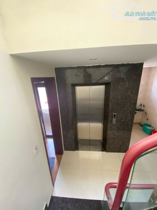 Mặt đường Trần Nguyên Hãn (gần Việt Tiệp) - 106m2 - MT 5,2m - 6,5 tầng - giá tốt 16,6 tỷ - 5