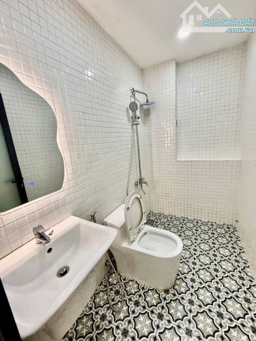 HẺM XE HƠI 6M PHAN XÍCH LONG - GIÁP QUẬN 1 - NHÀ MỚI 3 TẦNG BTCT - NHỈNH 5 TÝ - 5