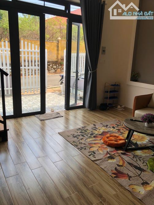 BÁN NHÀ KQH P7 ĐÀ LẠT – 102M² SỔ RIÊNG – ĐƯỜNG NHỰA Ô TÔ TRÁNH NHAU – FULL NỘI THẤT – 6ty - 5