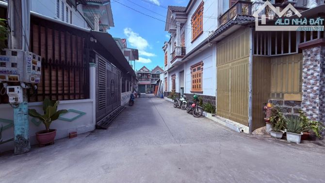 Nhà phố kdc gần ngã 3 Cây Lơn và BigC Go p. Đông Hòa - 6