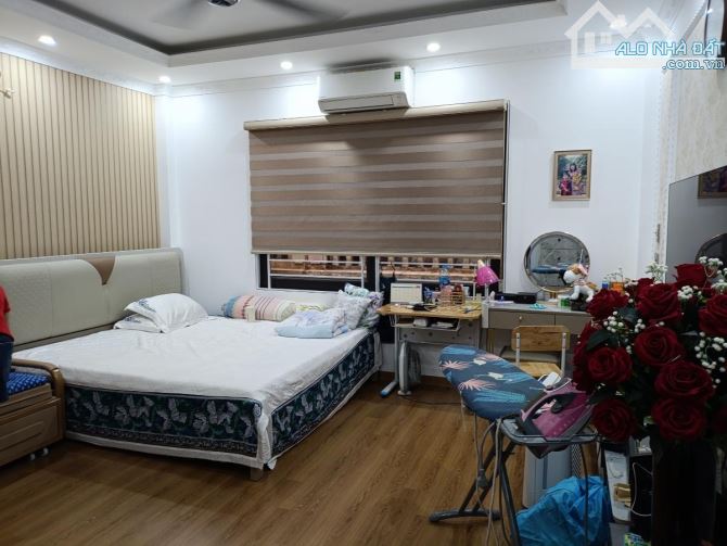 Chùa Bộc 42m2, Thang Máy, Nhà Đẹp - 11 tỷ Nhỉnh, Ngõ Thông - 6