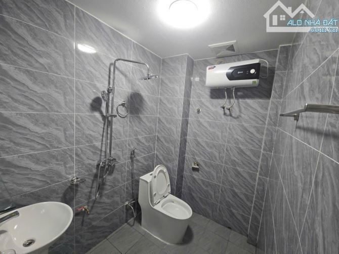Bán nhà rẻ nhất đông la diện tích 30m2. Xây 4,5 tầng gần trường học các cấp giá 3x tỷ - 6