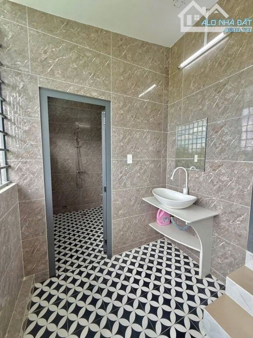 Nhà lầu mới xây dựng gần quảng trường Mỹ Tho, Tiền Giang - 7
