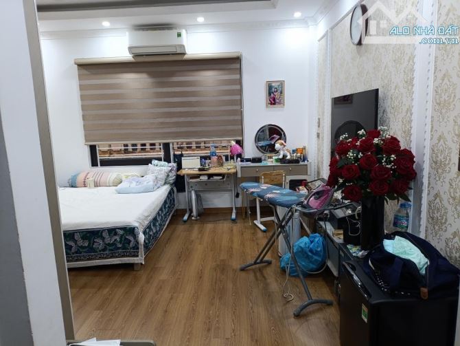 Chùa Bộc 42m2, Thang Máy, Nhà Đẹp - 11 tỷ Nhỉnh, Ngõ Thông - 7