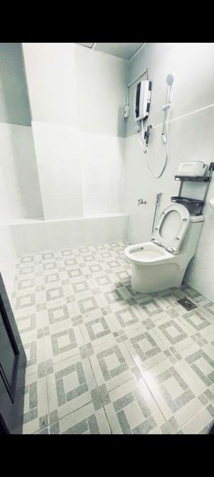Bán gấp nhà đường Nguyễn tất Thành quận 4 - 8
