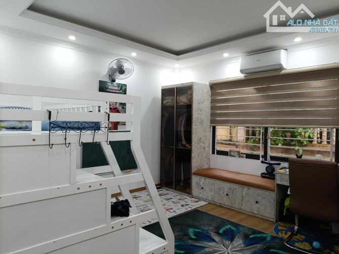 Chùa Bộc 42m2, Thang Máy, Nhà Đẹp - 11 tỷ Nhỉnh, Ngõ Thông - 9