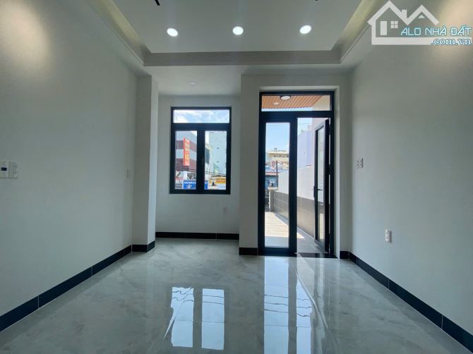 Chủ kẹt tiền bán GẤP nhà 4 tầng MT Lê Quang Định, DT 55m2, CHỈ 16 tỷ - 9