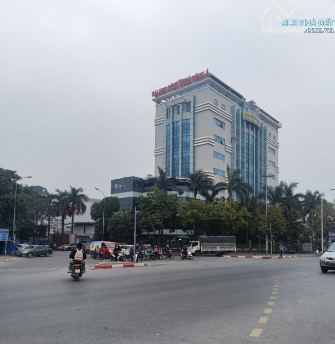 Tuyệt đẹp 69.6m2 đất Trịnh Văn Bô ô tô tránh, KD, giá 11. tỷ - 2