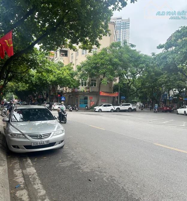 Cần bán đất mặt phố Ngọc Lâm, 275m², MT 6.6m, vị trí kinh doanh cực đẹp, giá 72.9 tỷ