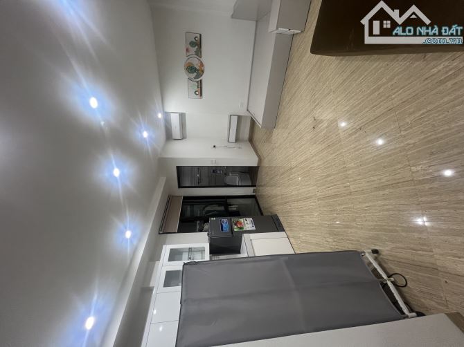 BÁN TÒA CĂN HỘ DỊCH VỤ HÀO NAM – 8 TẦNG THANG MÁY – 20 PHÒNG – DÒNG TIỀN 130TR/THÁNG