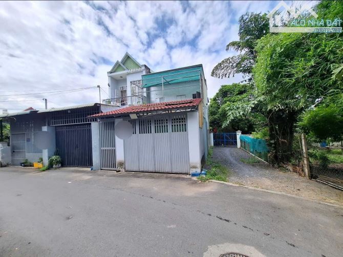 Nhà phố 100m gần BigC Go p. Đông Hòa Tp Dĩ An