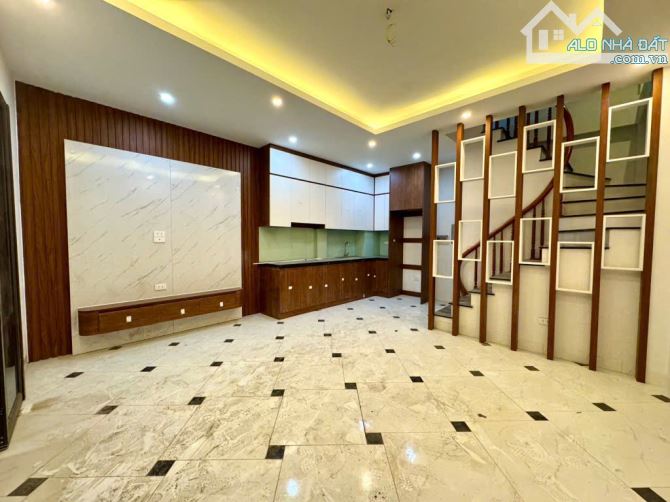 Chị Hoa KTS nhờ bán nhà Liên Mạc 35m² x 5 tầng, ô tô vào nhà, cách phố chỉ 30m