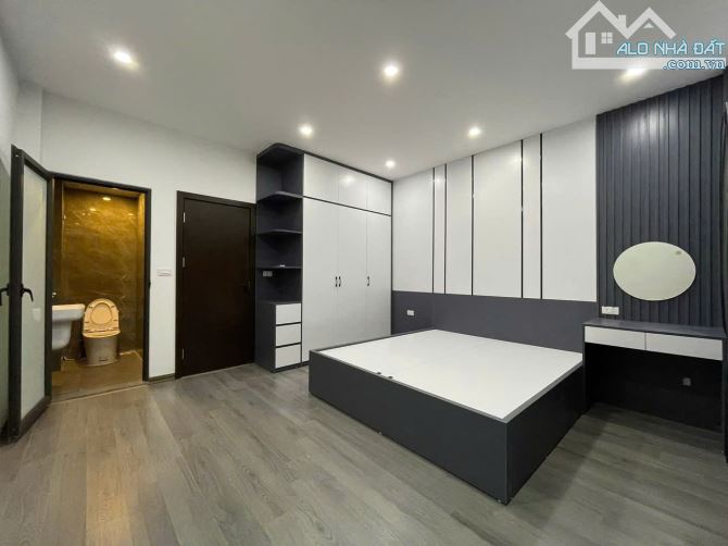 Chị Hoa GV nhờ bán nhà Tây Tựu 32m² x 5 tầng, ô tô đỗ cổng, gần ĐH Công Nghiệp
