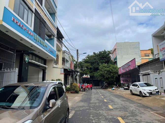 Nhà cấp 4 Mặt Tiền Phan Đăng Lưu . 6x20, Thổ cư 100%, Hướng : Đông Nam. ❌Chỉ 7,6 tỷ ( còn