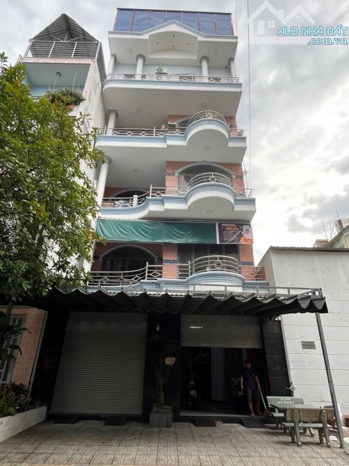 Toà nhà 6 tầng thang máy 8 x20 Bà điểm Hóc Môn