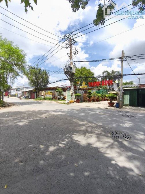Măt tiền Trinh thi dối Hóc Môn 10 x40