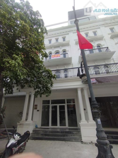 Cho thuê LK 90 Nguyễn Tuân, Thanh Xuân. DT 70m2, 5 tầng thang máy, đủ điều hòa