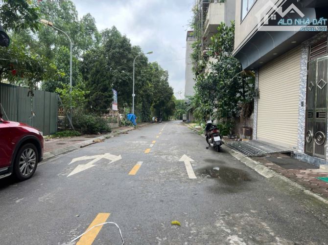 Bán đất TĐC Giang Biên, hàng hiếm vỉa hè,ô tô tránh, kinh doanh 30m2 nhỉnh 7 tỷ