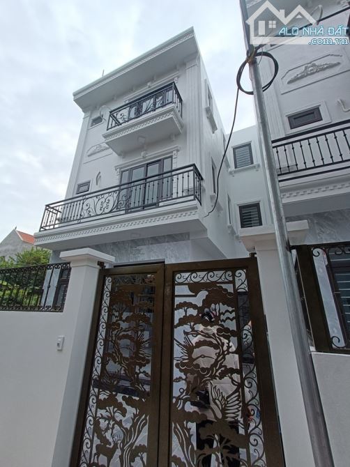 biệt thự mini tại thị trấn Quốc Oai, sân trước sau, ô tô vào. DT 75m2, 3 tầng. Giá 3,6 tỷ