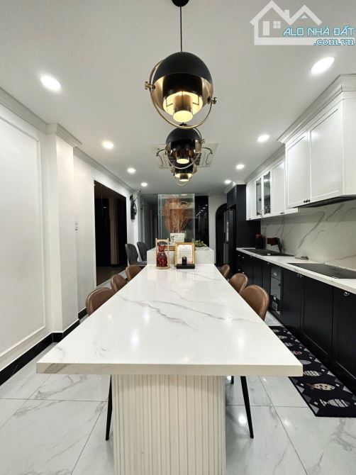 Gần mặt tiền Phan Xích Long 6 tầng, thang máy, nội thất Châu Âu, DTCN 69m2, giá bán 16 tỷ