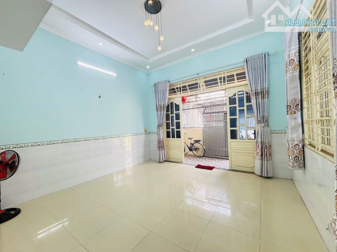 Bán Nhà  2 Mặt Tiền  Hẻm Hóc Môn- 78 M2 - 2Tầng - HXH Thông - Chỉ 3,1 Tỷ.