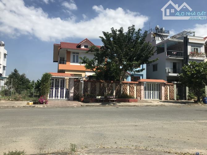 Bán gấp biệt thự Thới An, Q12, DT: 10x20m, giá 16.5 tỷ  tl
