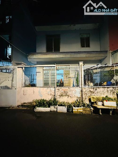 Hàng khủng, sau lưng căn mặt tiền, ngang lớn xây hầm 7lau, chỉ 80tr/m2
