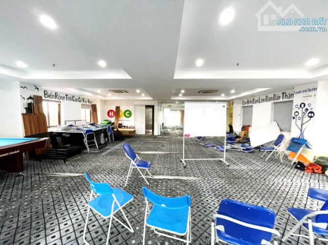 Bán nhà mặt phố Hoàng Minh Đạo, SĐCC 100m2, mặt tiền 9m