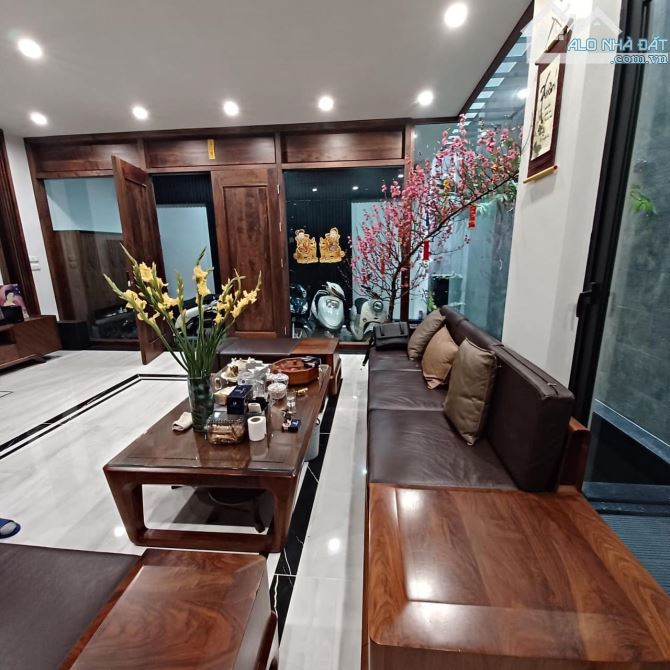 Bán nhà phố Cửa Bắc, quận Ba Đình, 2 thoáng, gần mặt phố, 62m, MT6m, 5 tầng đẹp.