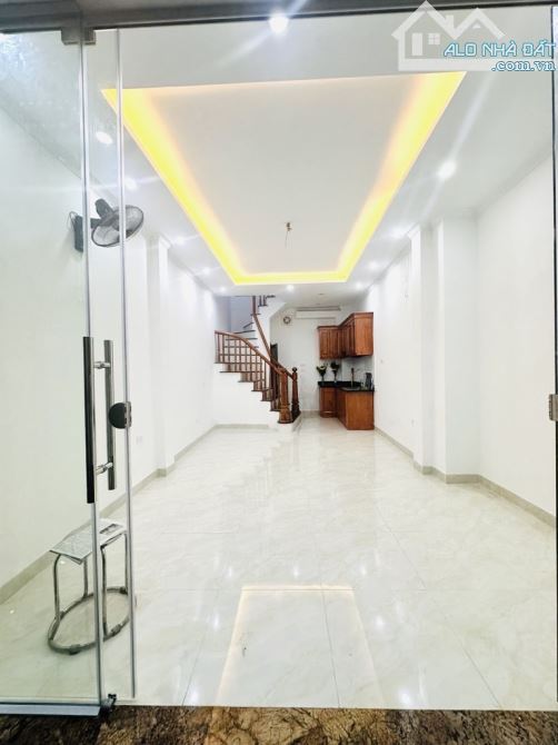 6.68 tỷ bán nhà phố Trần Khát Chân diện tích 30m2, mặt tiền rộng 4m, nhà xây 4 tầng, 4 ngủ