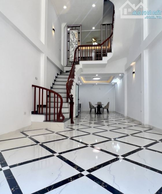 Bán nhà Đông Mỹ, Thanh Trì, 56m2 x 4,5 tầng, xây mới, 10m ô tô tránh, giá 5,45 tỷ