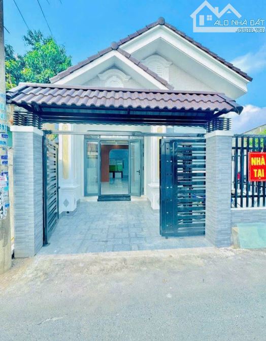 Nợ nần chồng chất dẫn đến bán cái nhà 107m2 này 1 tỷ 1 ở ngay Tân Hiệp Hóc Môn.
