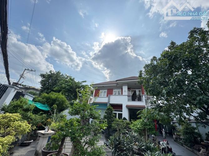 BIỆT THỰ MẶT TIỀN TÂN HOÀ 2 | 317m2 | CHỦ NGỘP GIẢM 2 TỶ CÒN 18 TỶ