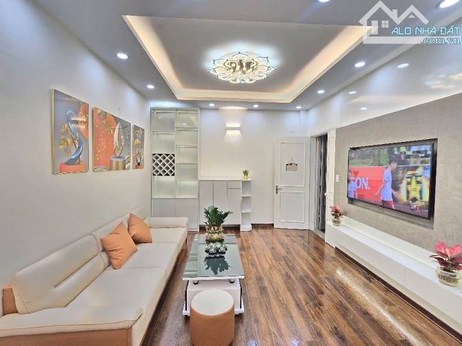 CHUNG CƯ VIỆT HƯNG - GẦN TRUNG TÂM VINHOME REVERSIDE - ĐƯỢC HƯỞNG TIỆN ÍCH CỦA VINHOME - L