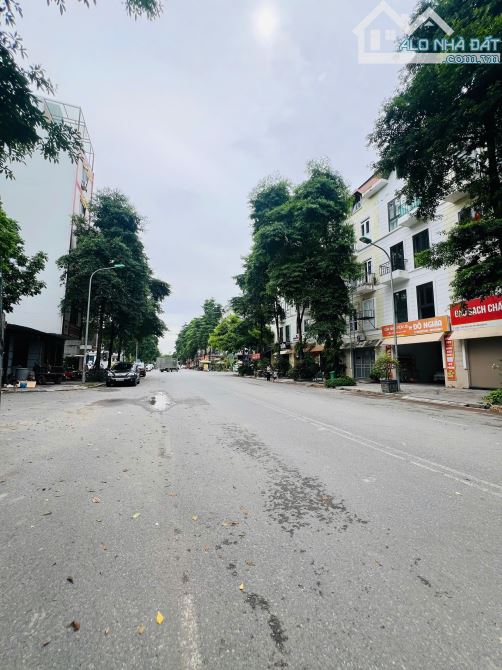 Giá rẻ bất ngờ, đất dịch vụ khu D Yên Nghĩa 50m2, MT4m đường ô tô 12m giá chỉ 10.2 tỷ