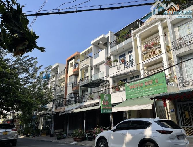 Mặt Tiền kinh doanh sầm uất  Nguyễn Trọng Tuyển, P.8- DT: 5,5X 26m-- 3 tầng-- Gía: 28 tỷ