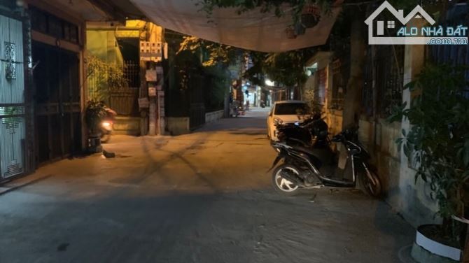 Bán nhà phố nguyễn đức cảnh 27m2 5 tầng mt 4.3m còn mới – ô tô đỗ cổng- Giá 6.2 tỷ
