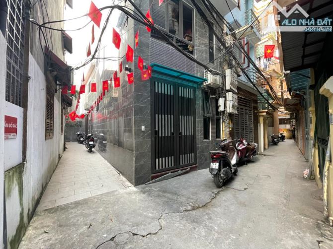 GẦN PHỐ - BA GÁC ĐỖ CỬA - LÔ GÓC - NHÀ ĐẸP FULL NỘI THẤT