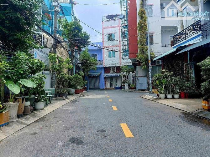 Bán CHDV Dương Quảng Hàm F5 DT  gần 200m2 đường 8m thông giá chỉ 23,5 tỷ TL