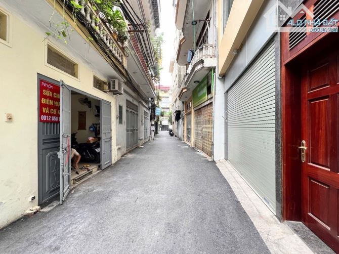 Bán nhà đẹp Hoàng Văn Thái! Phân lô quân đội, lô góc 3 thoáng, 65m2 3 tầng 13.tỷ