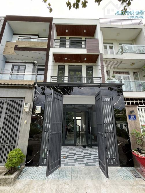 Nhà 1 trệt, 2 lầu, Khu Dân Cư An Sương, 4x16m, đối diện công viên nhỏ, 7.89 tỷ TL