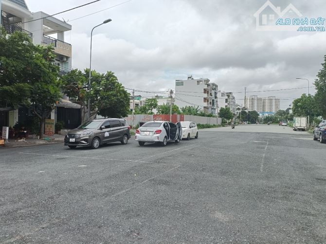 Nhà 6 tầng khu dân cư An Sương, 4x25m, đường 30m, giá 12.6 tỷ TL