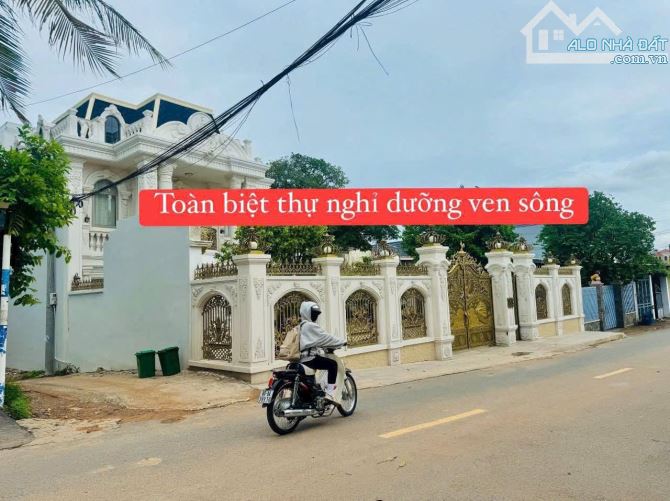 Bán lô đất biệt thự 600m2 View sông mặt tiền đường Nguyễn Văn Tỏ Long Bình Tân Biên Hòa