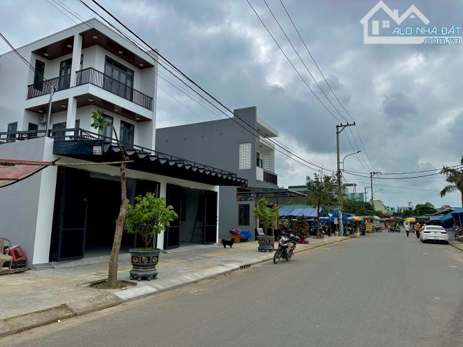 Bán đất mặt tiền đường 10m5 kinh doanh sát chợ Đông Phú, Quế Sơn, 2tỷ 900triệu.