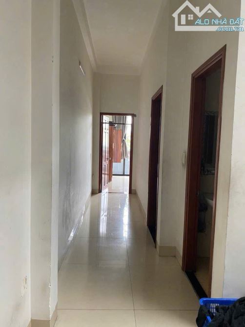 🏡BÁN ĐẤT TẶNG NHÀ MT ĐƯỜNG 33M HOÀNG THỊ LOAN DT 100M NGANG 5M